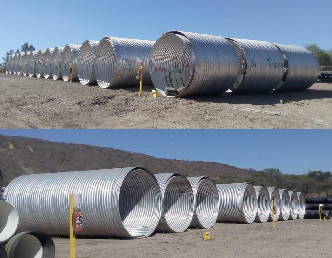 Tubo de metal corrugado El tubo de acero corrugado es similar a la superestructura de un edificio, en el aspecto de que le da soporte a las paredes interiores y le da estructura a la fachada.